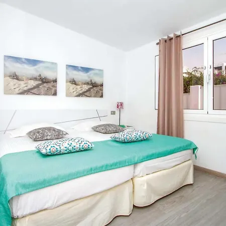 Villa Puerto Del Carmen Sleeps 6 Wifi